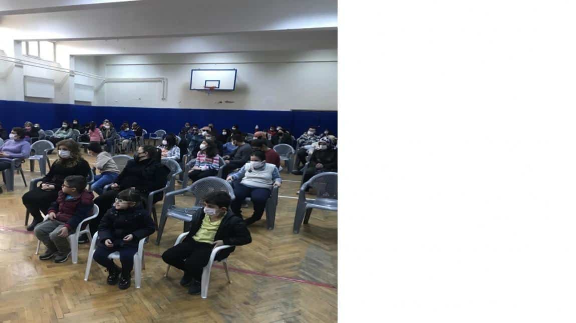 okulumuzda öğretmen ve öğrencilerimiz için verilen ilk yardım eğitimi
